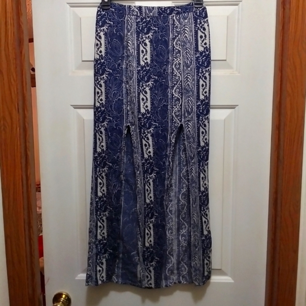 Double slit pencil/midi skirt, blue and white